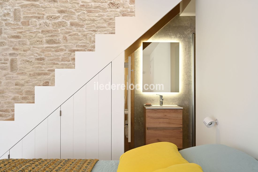 Photo 5 : CHAMBRE d'une maison située à Ars en Ré, île de Ré.