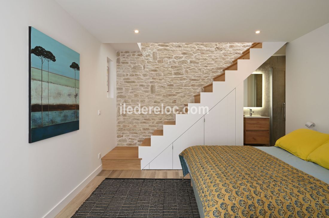 Photo 6 : CHAMBRE d'une maison située à Ars en Ré, île de Ré.