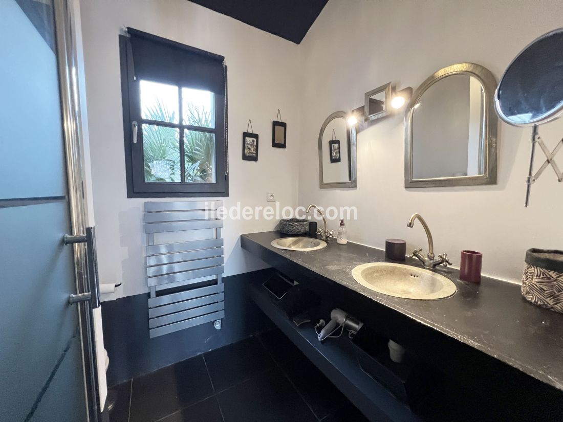 Photo 17 : SALLEDEBAIN d'une maison située à Rivedoux-Plage, île de Ré.