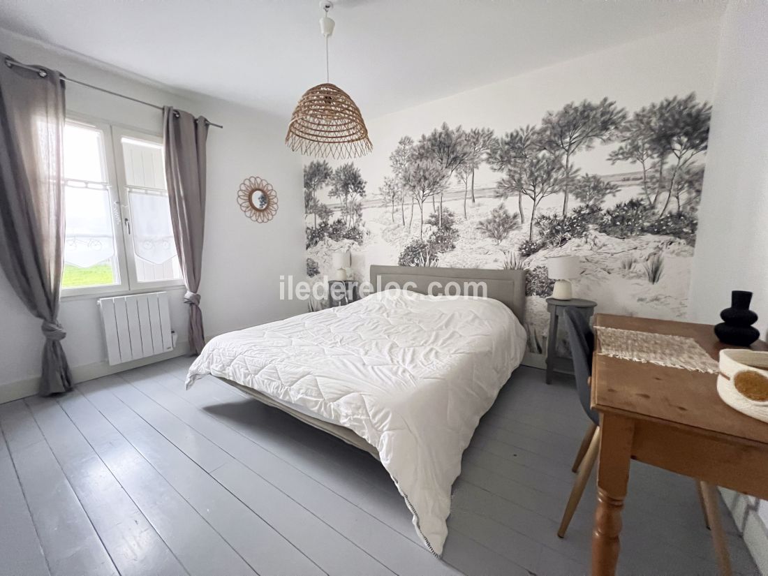 Photo 18 : CHAMBRE d'une maison située à Rivedoux-Plage, île de Ré.