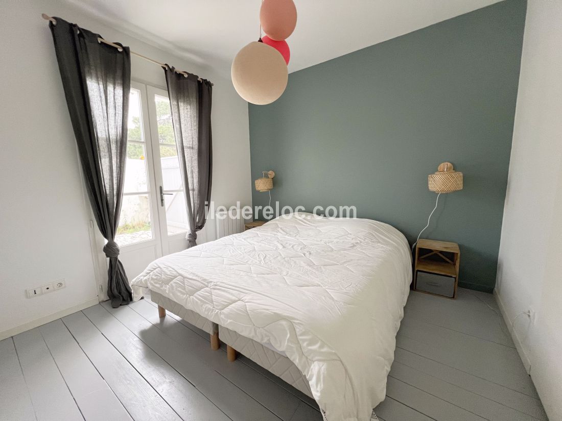 Photo 19 : CHAMBRE d'une maison située à Rivedoux-Plage, île de Ré.