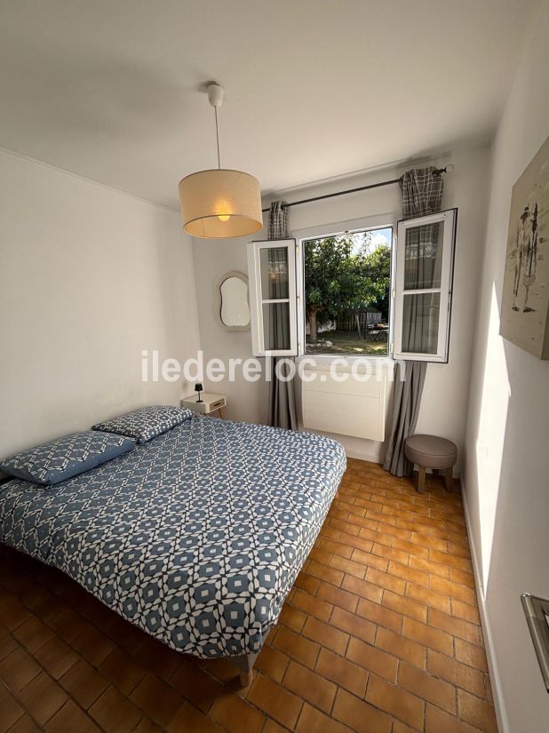 Photo 10 : CHAMBRE d'une maison situ&eacute;e &agrave; Sainte-Marie-de-R&eacute;, &icirc;le de R&eacute;.