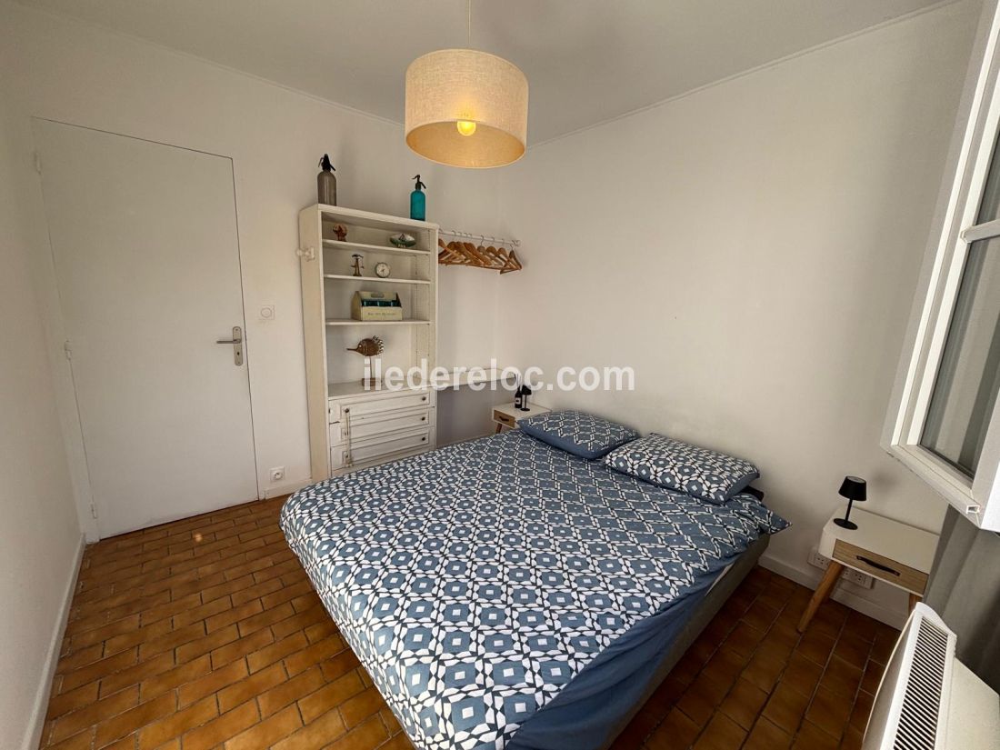 Photo 11 : CHAMBRE d'une maison situ&eacute;e &agrave; Sainte-Marie-de-R&eacute;, &icirc;le de R&eacute;.