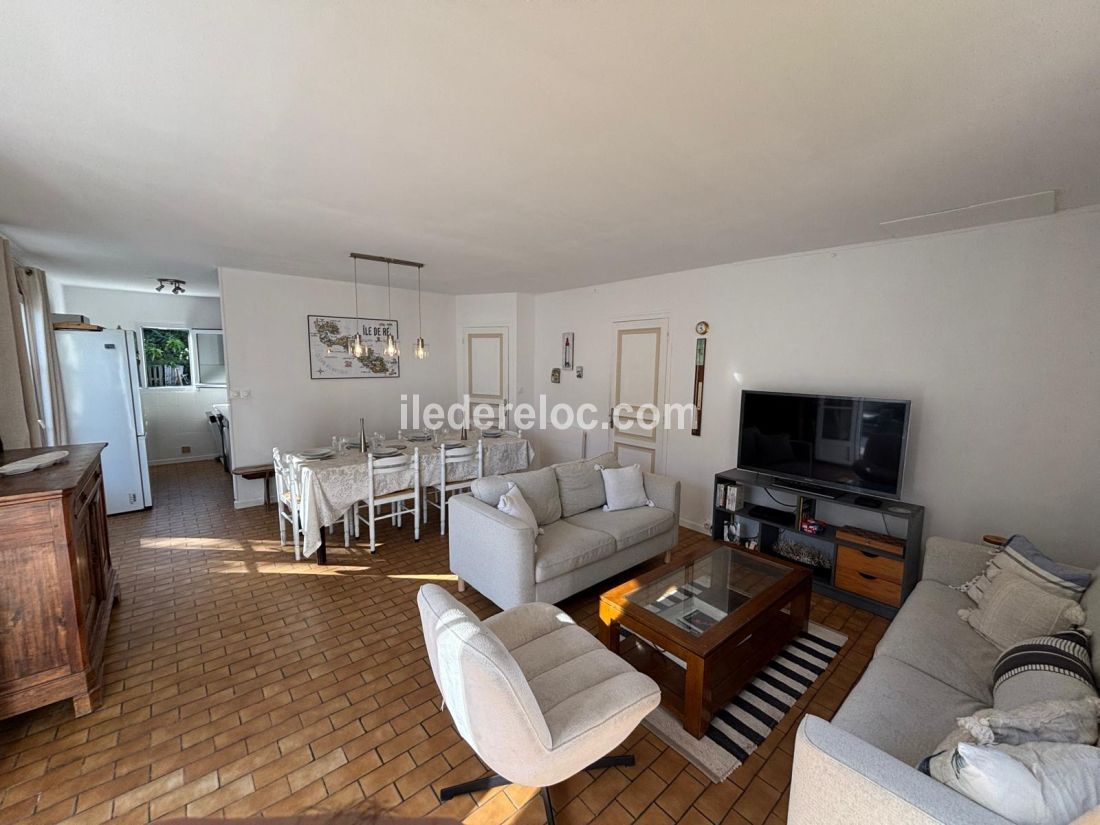 Photo 6 : SEJOUR d'une maison situ&eacute;e &agrave; Sainte-Marie-de-R&eacute;, &icirc;le de R&eacute;.