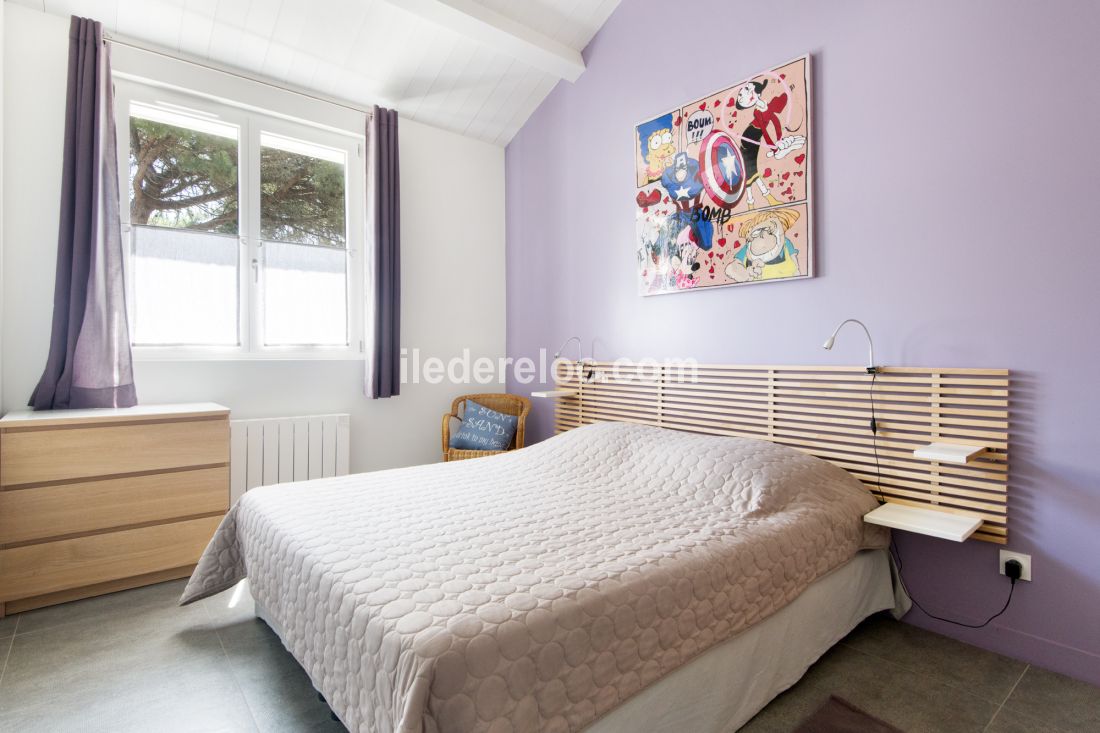 Photo 13 : CHAMBRE d'une maison situ&eacute;e &agrave; Sainte-Marie-de-R&eacute;, &icirc;le de R&eacute;.