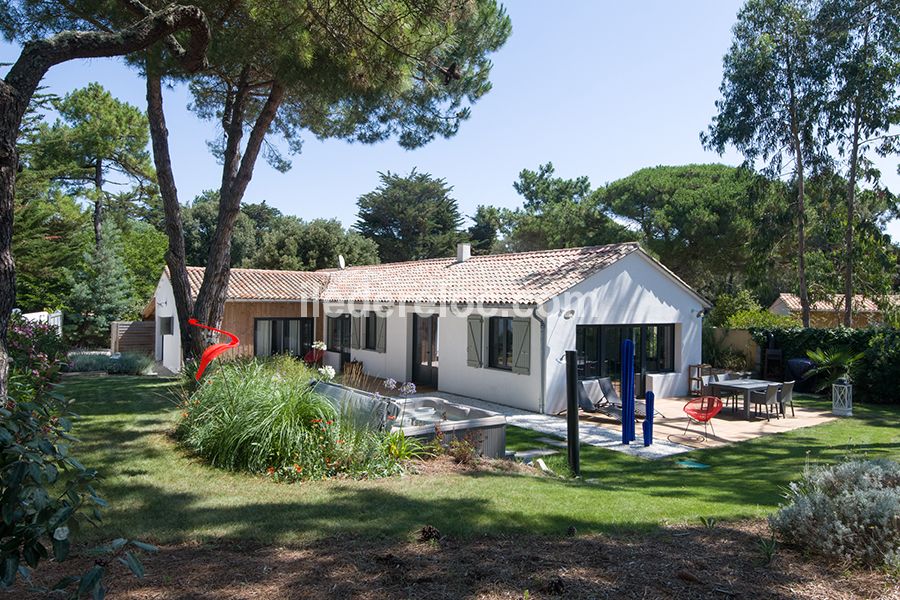 Photo 5 : JARDIN d'une maison situ&eacute;e &agrave; Sainte-Marie-de-R&eacute;, &icirc;le de R&eacute;.