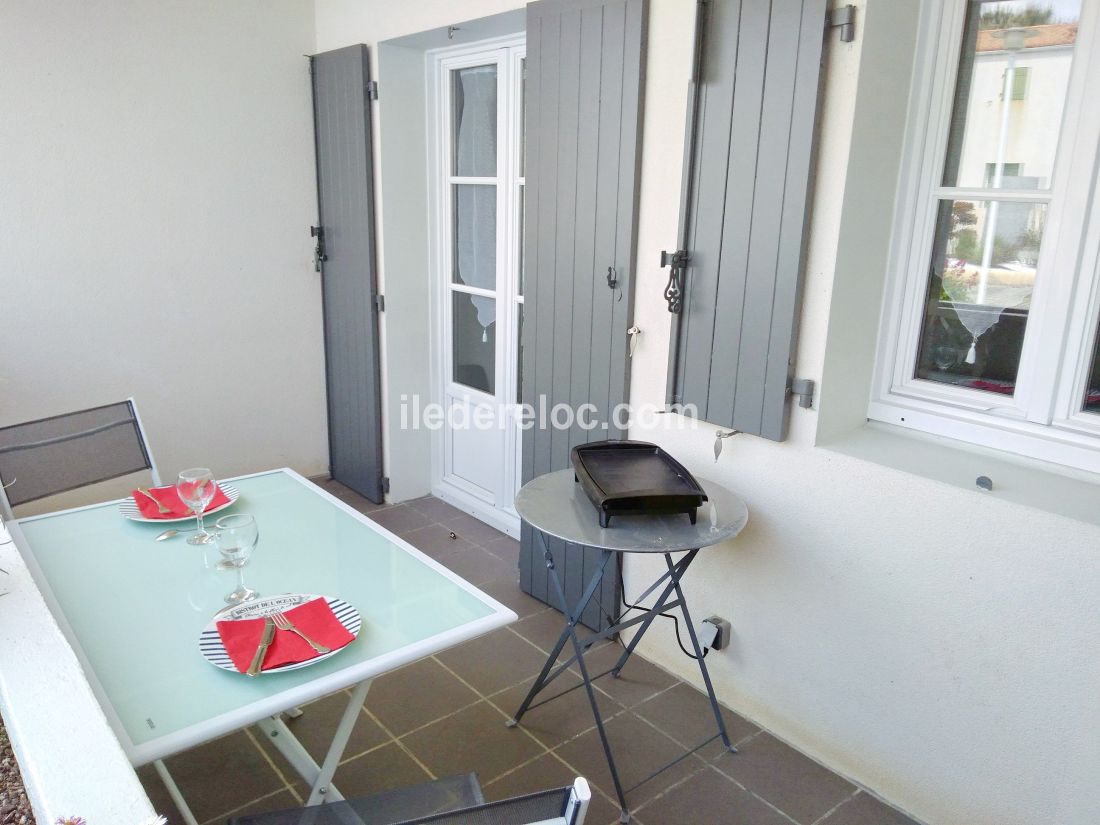 Photo 6 : TERRASSE d'une maison situ&eacute;e &agrave; La Flotte-en-R&eacute;, &icirc;le de R&eacute;.