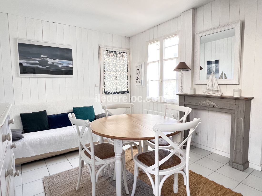 Photo 4 : SEJOUR d'une maison situ&eacute;e &agrave; Saint-Martin-de-R&eacute;, &icirc;le de R&eacute;.