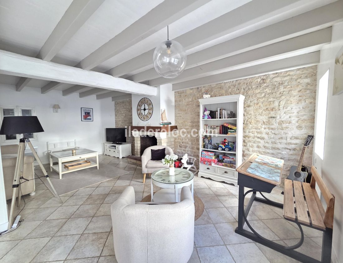 Photo 11 : SEJOUR d'une maison situ&eacute;e &agrave; Sainte-Marie-de-R&eacute;, &icirc;le de R&eacute;.