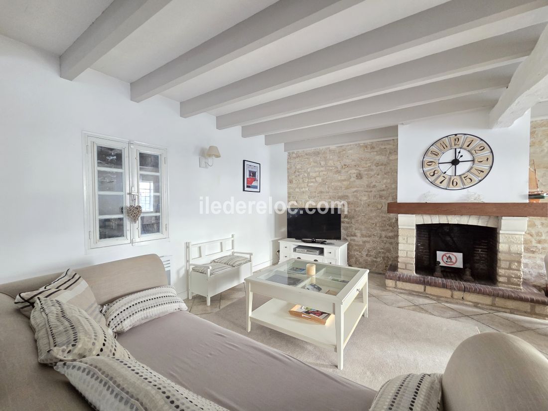 Photo 9 : SEJOUR d'une maison situ&eacute;e &agrave; Sainte-Marie-de-R&eacute;, &icirc;le de R&eacute;.