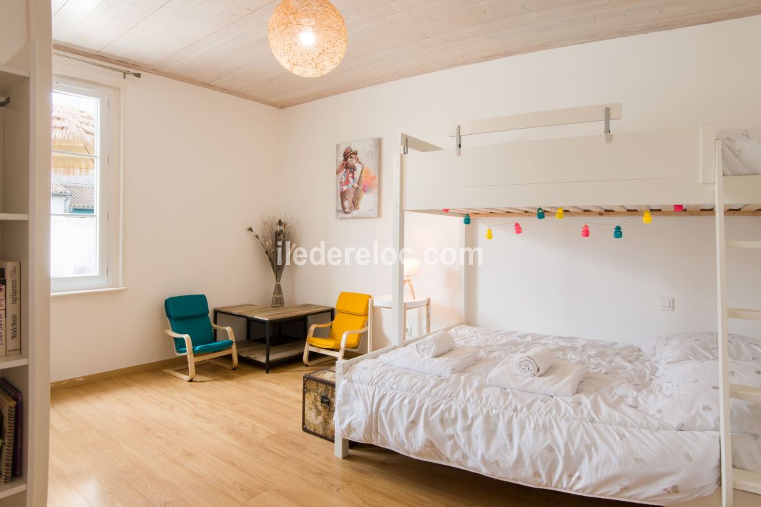 Photo 17 : CHAMBRE d'une maison situ&eacute;e &agrave; Sainte-Marie-de-R&eacute;, &icirc;le de R&eacute;.