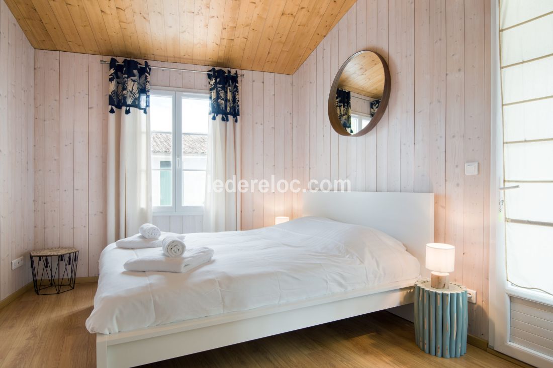 Photo 11 : CHAMBRE d'une maison situ&eacute;e &agrave; Sainte-Marie-de-R&eacute;, &icirc;le de R&eacute;.