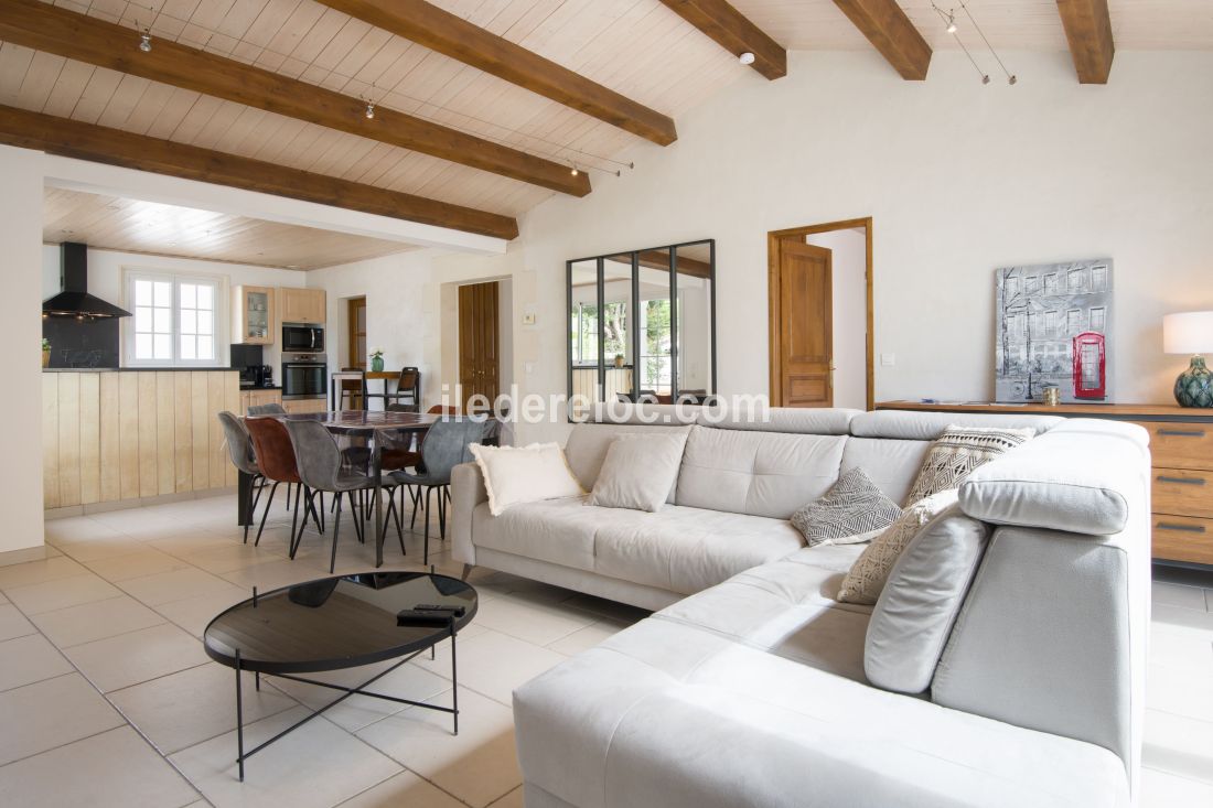 Photo 6 : SEJOUR d'une maison situ&eacute;e &agrave; Sainte-Marie-de-R&eacute;, &icirc;le de R&eacute;.