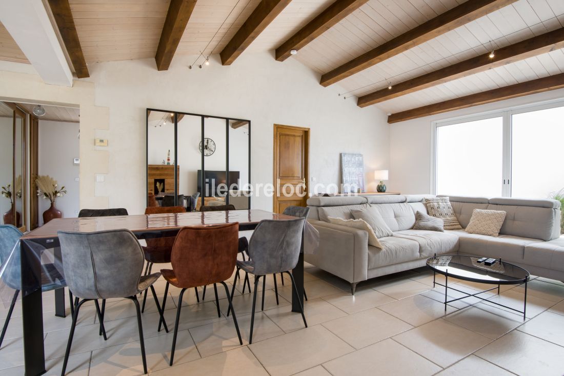 Photo 9 : SEJOUR d'une maison situ&eacute;e &agrave; Sainte-Marie-de-R&eacute;, &icirc;le de R&eacute;.