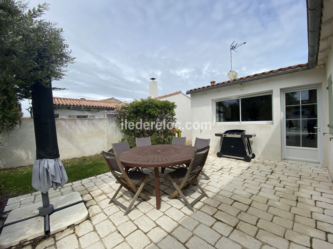 Photo 4 : TERRASSE d'une maison situ&eacute;e &agrave; Sainte-Marie-de-R&eacute;, &icirc;le de R&eacute;.