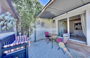 Ile de R&eacute;:L'annexe - mignonne maisonnette