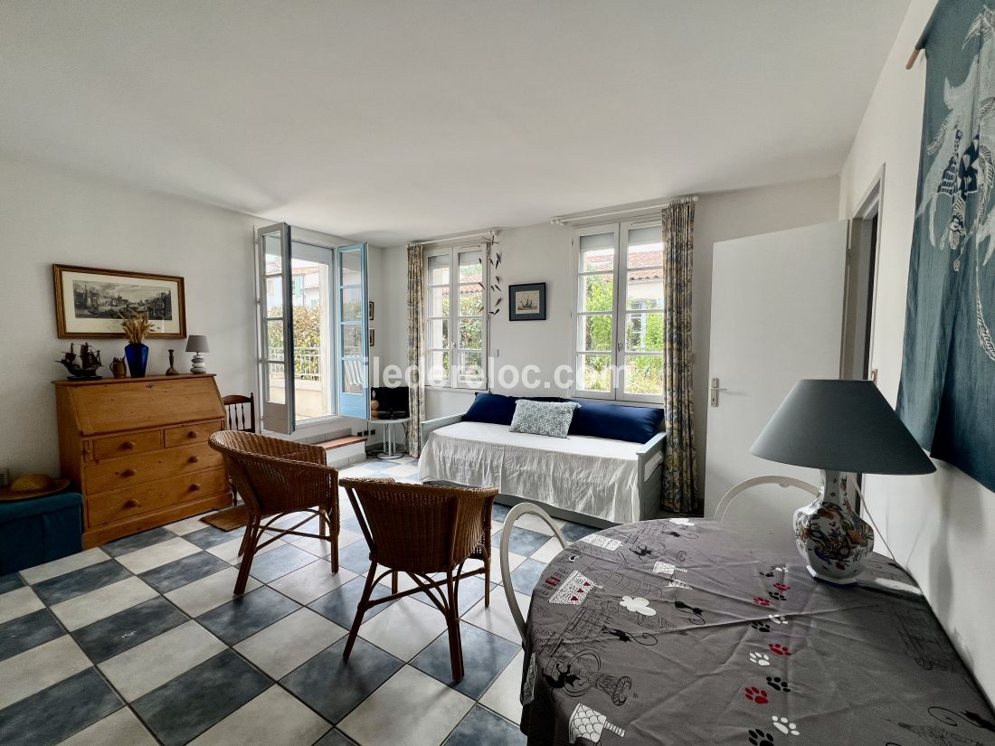 Photo 4 : NC d'une maison situ&eacute;e &agrave; Saint-Martin-de-R&eacute;, &icirc;le de R&eacute;.