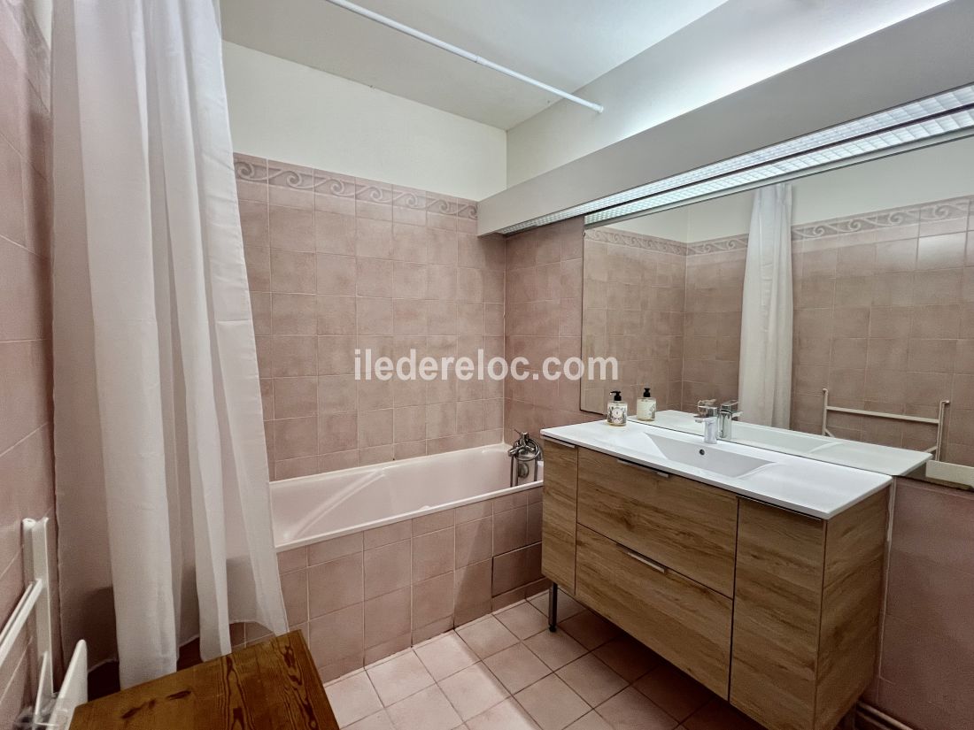 Photo 9 : NC d'une maison situ&eacute;e &agrave; Saint-Martin-de-R&eacute;, &icirc;le de R&eacute;.