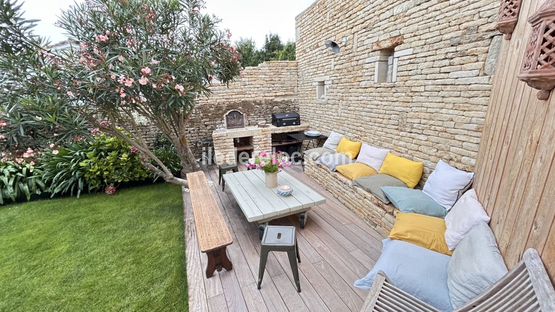 Photo 8 : TERRASSE d'une maison situ&eacute;e &agrave; Les Portes-en-R&eacute;, &icirc;le de R&eacute;.
