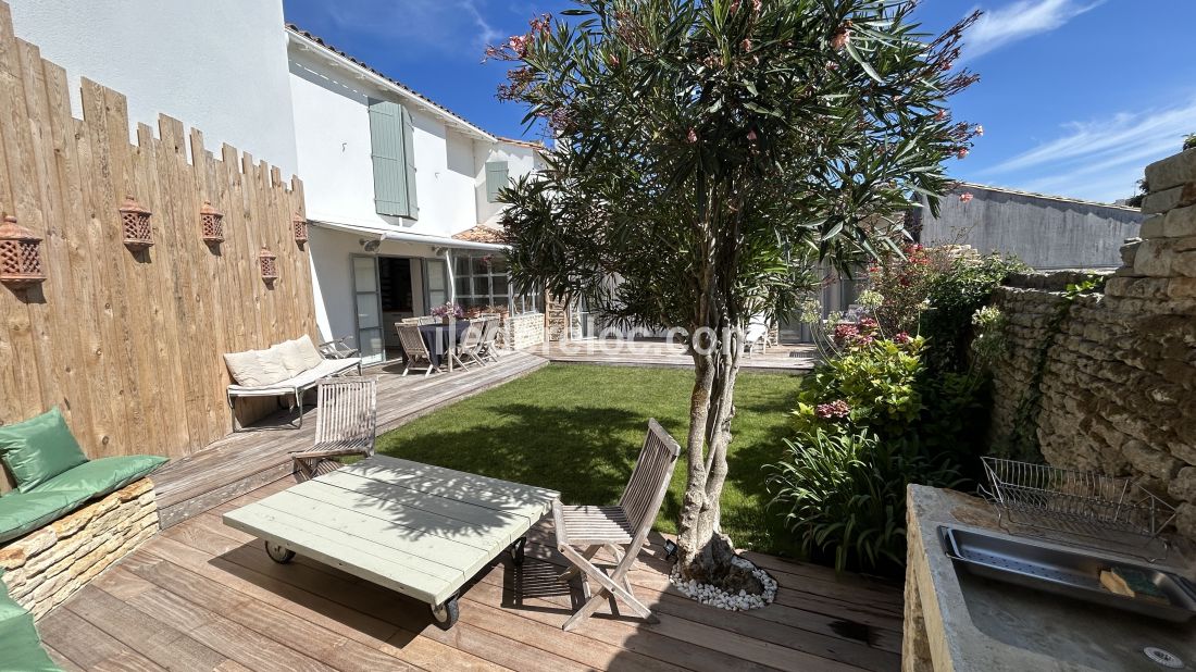 Photo 7 : TERRASSE d'une maison situ&eacute;e &agrave; Les Portes-en-R&eacute;, &icirc;le de R&eacute;.