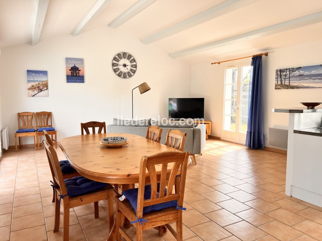 Photo 4 : SEJOUR d'une maison situ&eacute;e &agrave; Sainte-Marie-de-R&eacute;, &icirc;le de R&eacute;.