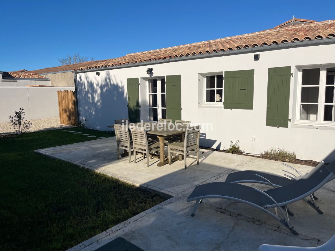 Photo 13 : EXTERIEUR d'une maison situ&eacute;e &agrave; Loix, &icirc;le de R&eacute;.
