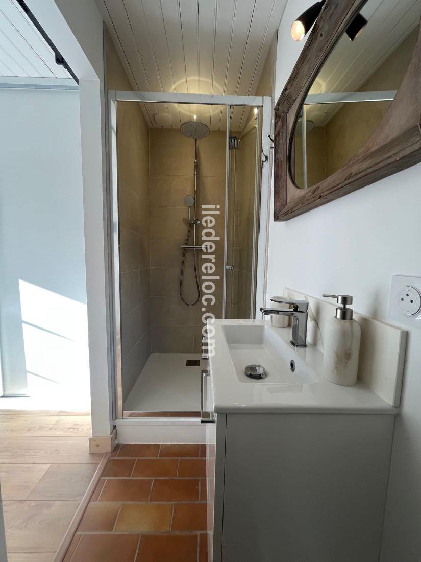 Photo 25 : CHAMBRE d'une maison situ&eacute;e &agrave; Loix, &icirc;le de R&eacute;.