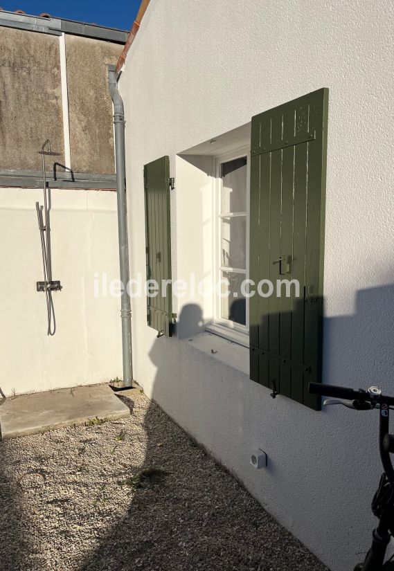 Photo 16 : EXTERIEUR d'une maison situ&eacute;e &agrave; Loix, &icirc;le de R&eacute;.
