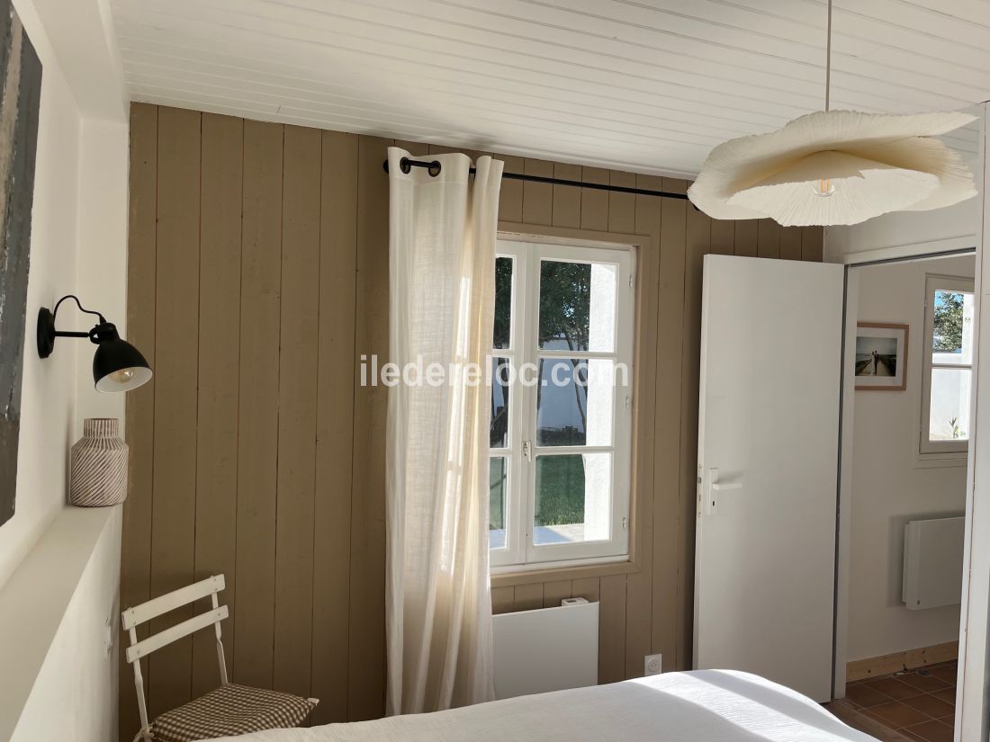 Photo 22 : CHAMBRE d'une maison situ&eacute;e &agrave; Loix, &icirc;le de R&eacute;.