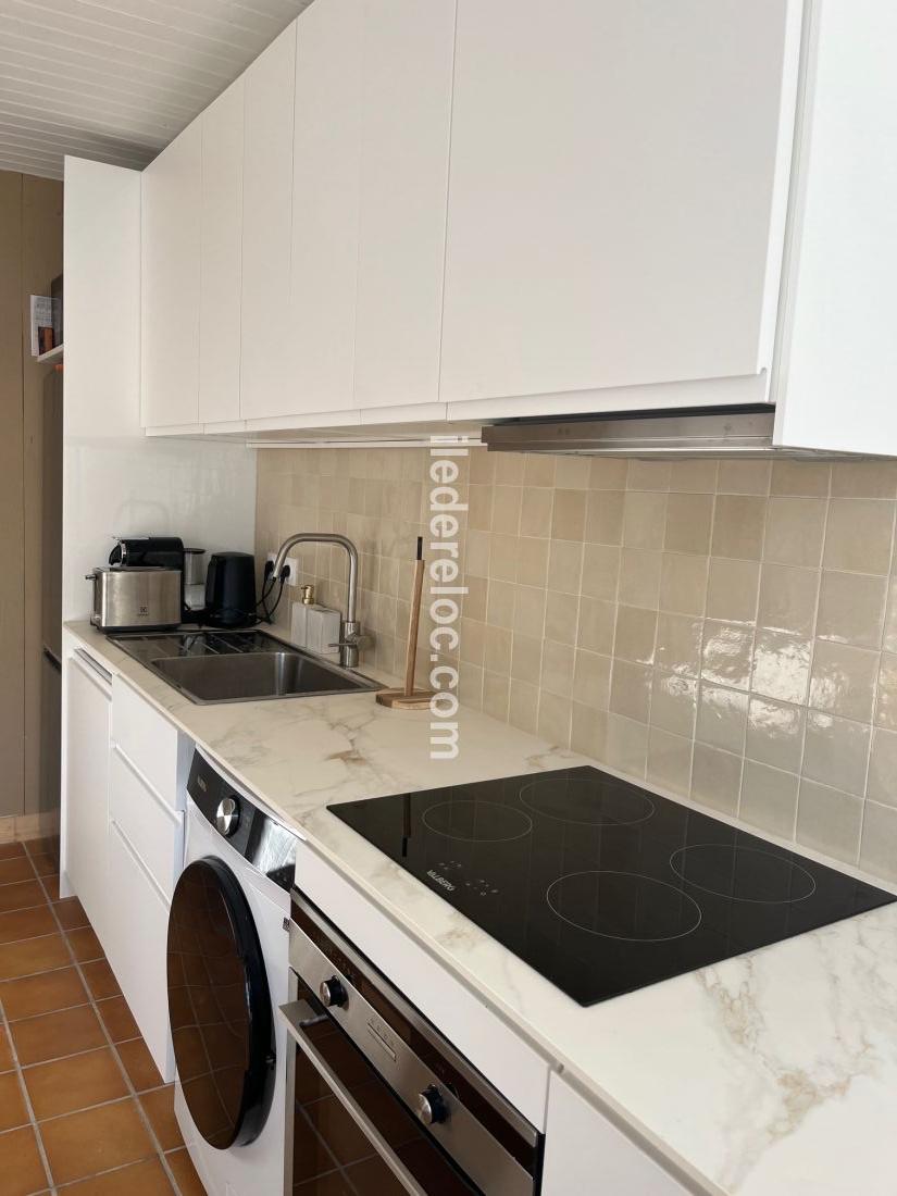 Photo 8 : CUISINE d'une maison situ&eacute;e &agrave; Loix, &icirc;le de R&eacute;.