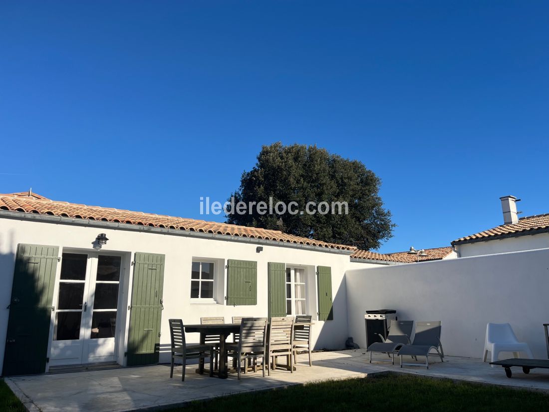 Photo 18 : EXTERIEUR d'une maison situ&eacute;e &agrave; Loix, &icirc;le de R&eacute;.