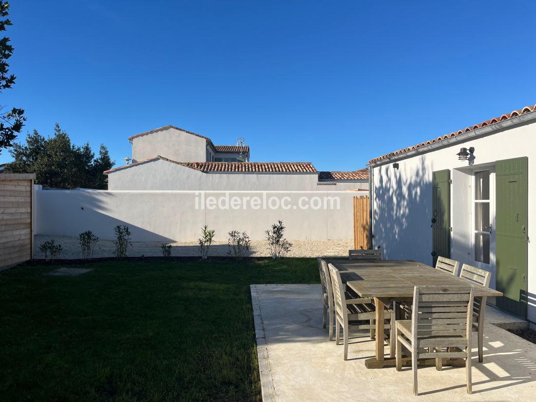 Photo 4 : EXTERIEUR d'une maison situ&eacute;e &agrave; Loix, &icirc;le de R&eacute;.