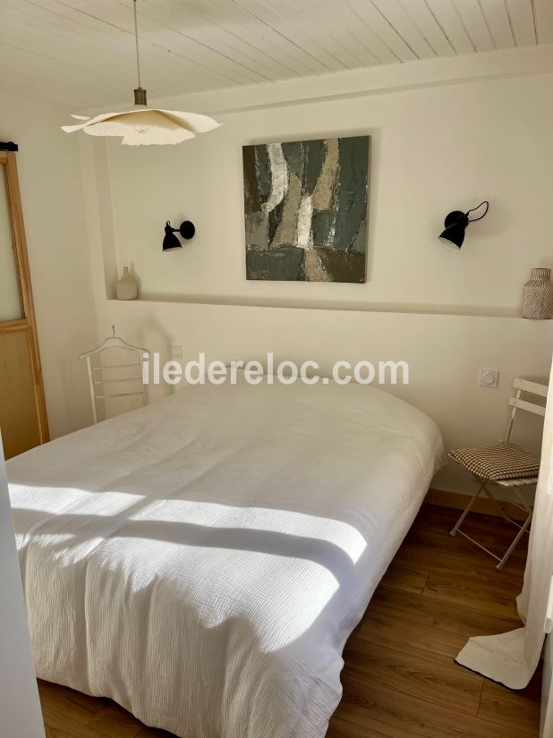 Photo 23 : CHAMBRE d'une maison situ&eacute;e &agrave; Loix, &icirc;le de R&eacute;.