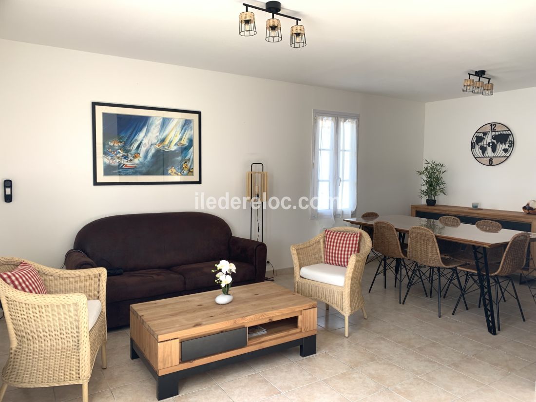 Photo 4 : SEJOUR d'une maison situ&eacute;e &agrave; Le Bois-Plage-en-R&eacute;, &icirc;le de R&eacute;.