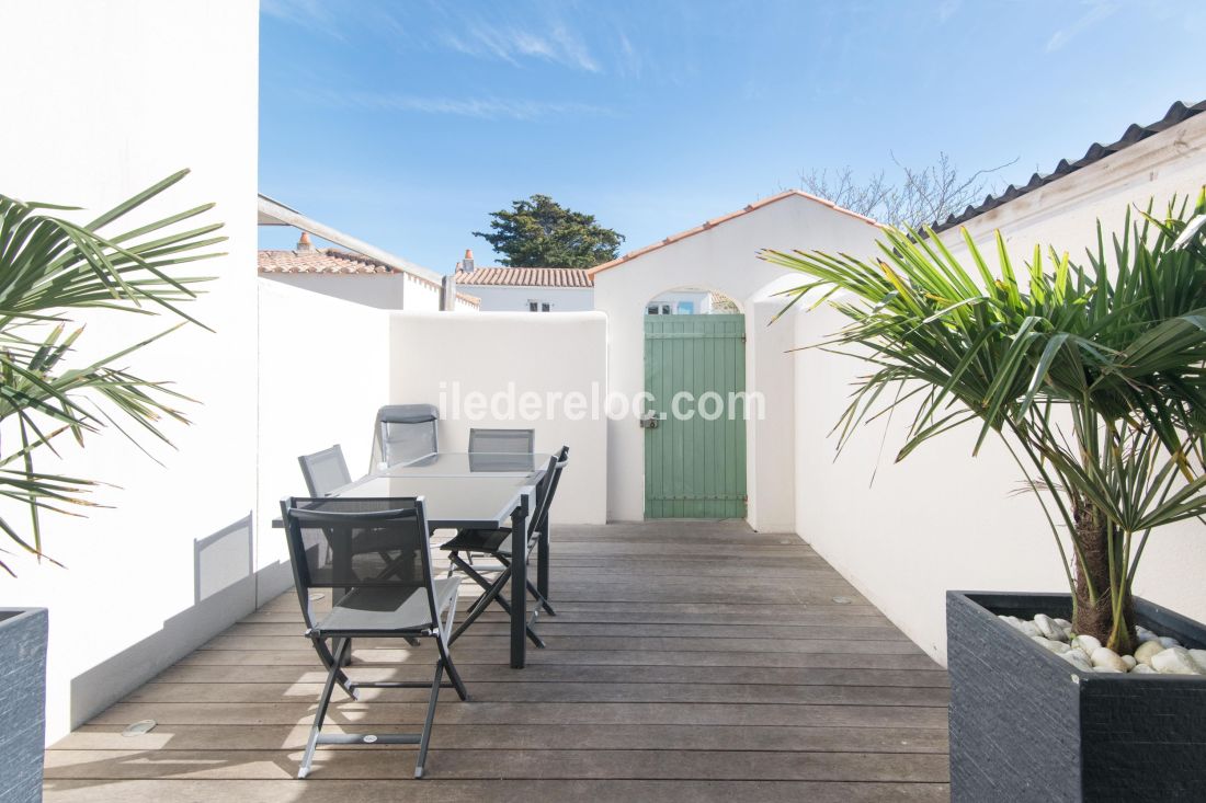 Photo 10 : TERRASSE d'une maison situ&eacute;e &agrave; La Flotte-en-R&eacute;, &icirc;le de R&eacute;.