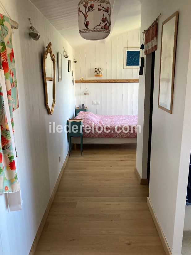 Photo 11 : CHAMBRE d'une maison situ&eacute;e &agrave; Sainte-Marie-de-R&eacute;, &icirc;le de R&eacute;.