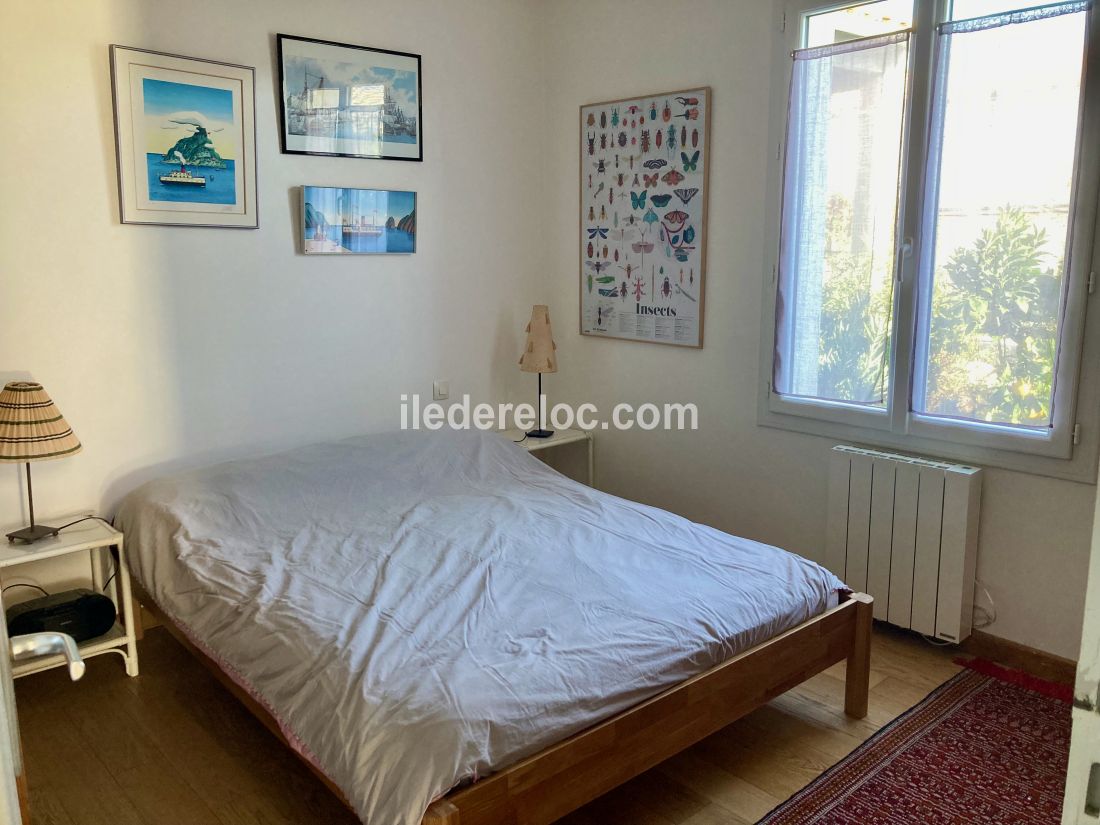 Photo 19 : CHAMBRE d'une maison situ&eacute;e &agrave; Sainte-Marie-de-R&eacute;, &icirc;le de R&eacute;.