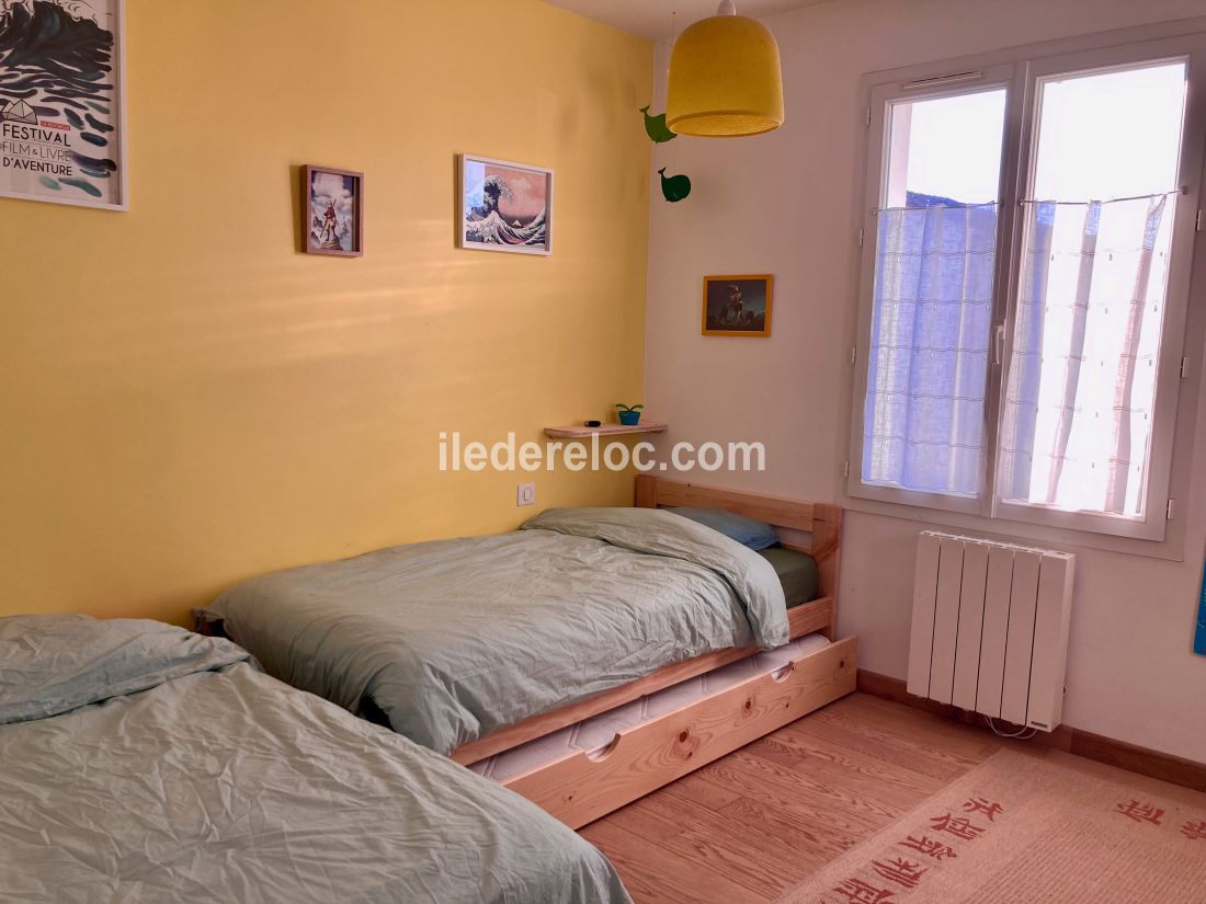 Photo 23 : CHAMBRE d'une maison situ&eacute;e &agrave; Sainte-Marie-de-R&eacute;, &icirc;le de R&eacute;.
