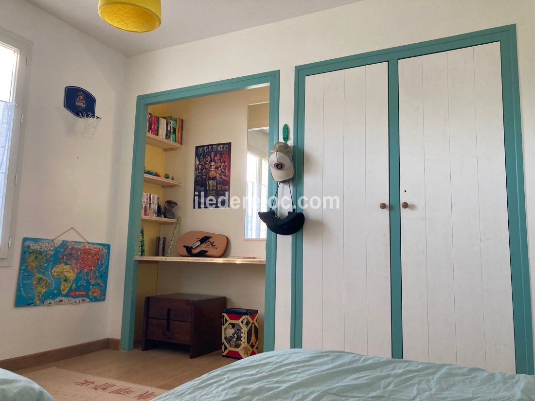 Photo 25 : CHAMBRE d'une maison situ&eacute;e &agrave; Sainte-Marie-de-R&eacute;, &icirc;le de R&eacute;.