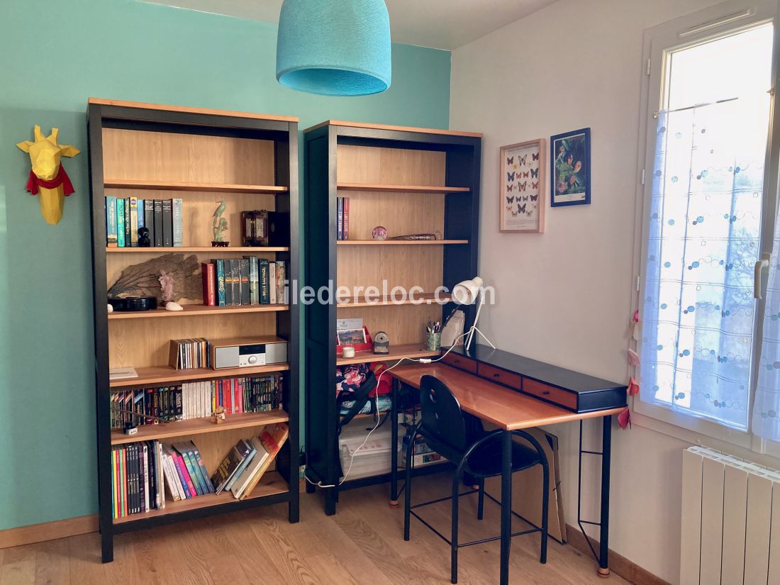 Photo 22 : CHAMBRE d'une maison situ&eacute;e &agrave; Sainte-Marie-de-R&eacute;, &icirc;le de R&eacute;.