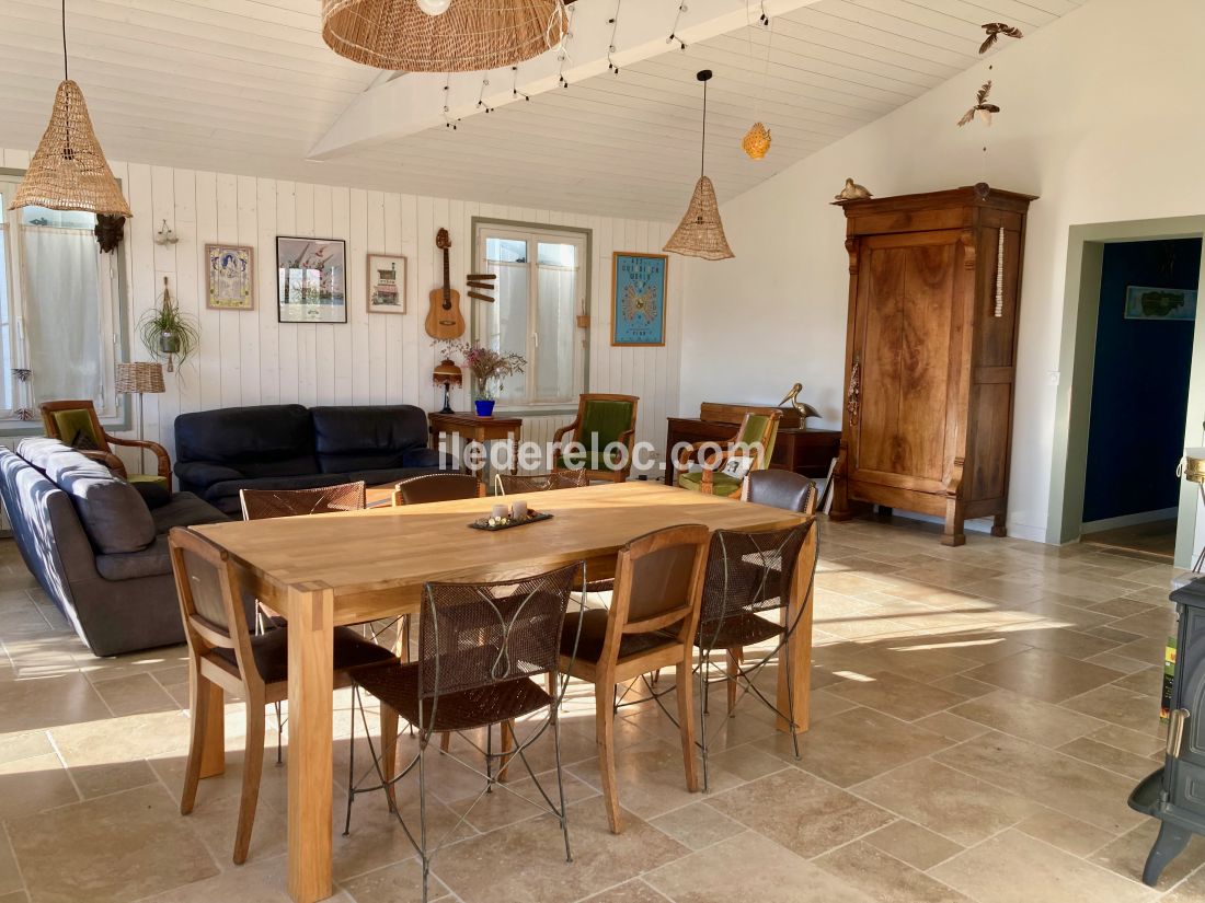 Photo 7 : SEJOUR d'une maison situ&eacute;e &agrave; Sainte-Marie-de-R&eacute;, &icirc;le de R&eacute;.