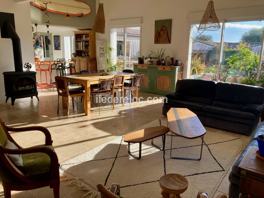 Photo 4 : SEJOUR d'une maison situ&eacute;e &agrave; Sainte-Marie-de-R&eacute;, &icirc;le de R&eacute;.