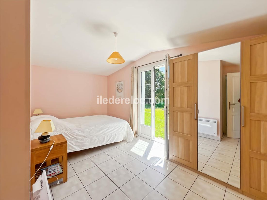 Photo 8 : CHAMBRE d'une maison situ&eacute;e &agrave; Loix, &icirc;le de R&eacute;.