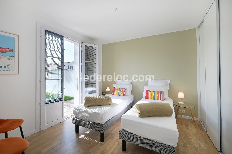 Photo 35 : CHAMBRE d'une maison situ&eacute;e &agrave; Ars en R&eacute;, &icirc;le de R&eacute;.