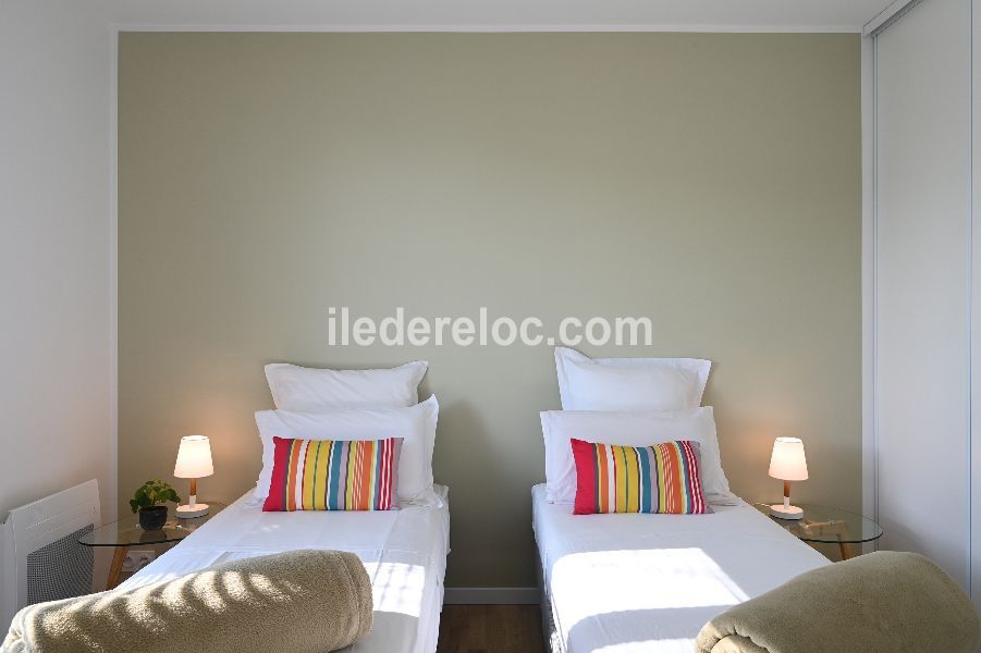 Photo 36 : CHAMBRE d'une maison situ&eacute;e &agrave; Ars en R&eacute;, &icirc;le de R&eacute;.