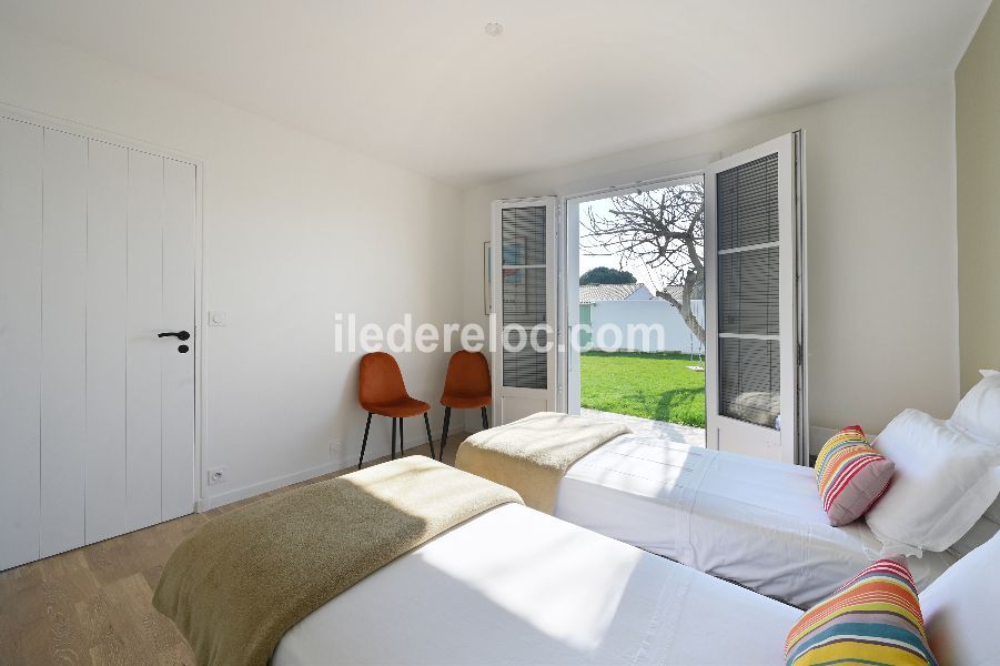 Photo 37 : CHAMBRE d'une maison situ&eacute;e &agrave; Ars en R&eacute;, &icirc;le de R&eacute;.