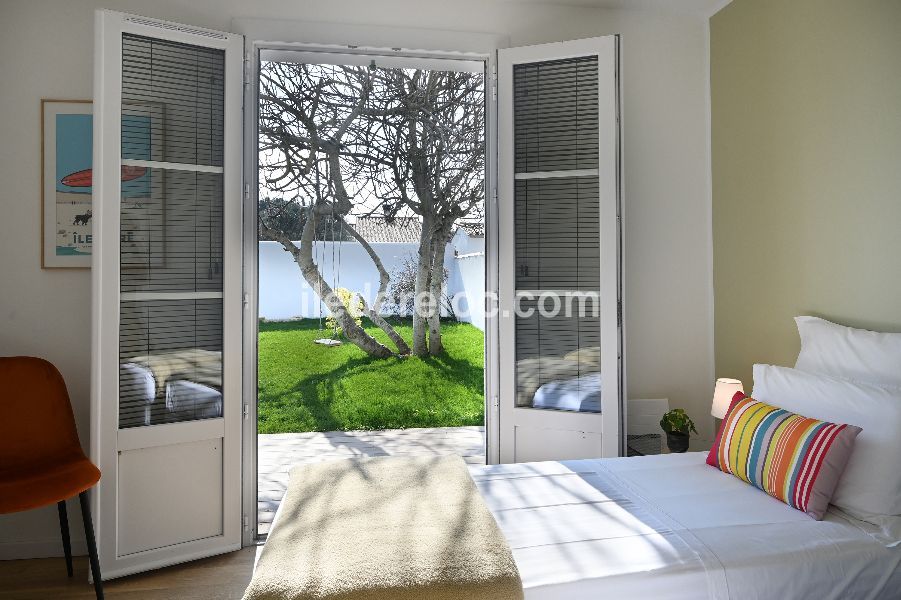 Photo 38 : CHAMBRE d'une maison situ&eacute;e &agrave; Ars en R&eacute;, &icirc;le de R&eacute;.