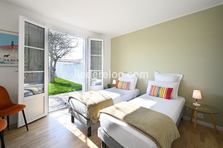 Photo 39 : CHAMBRE d'une maison situ&eacute;e &agrave; Ars en R&eacute;, &icirc;le de R&eacute;.