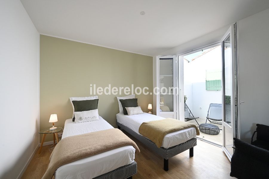 Photo 40 : CHAMBRE d'une maison situ&eacute;e &agrave; Ars en R&eacute;, &icirc;le de R&eacute;.