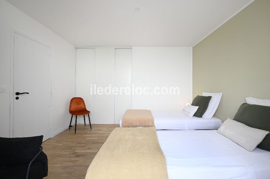 Photo 42 : CHAMBRE d'une maison situ&eacute;e &agrave; Ars en R&eacute;, &icirc;le de R&eacute;.